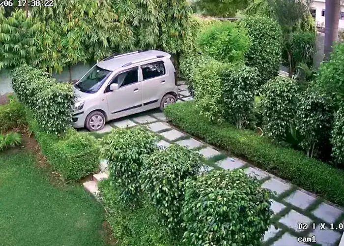 Serene Farmhouse Escape In Agra